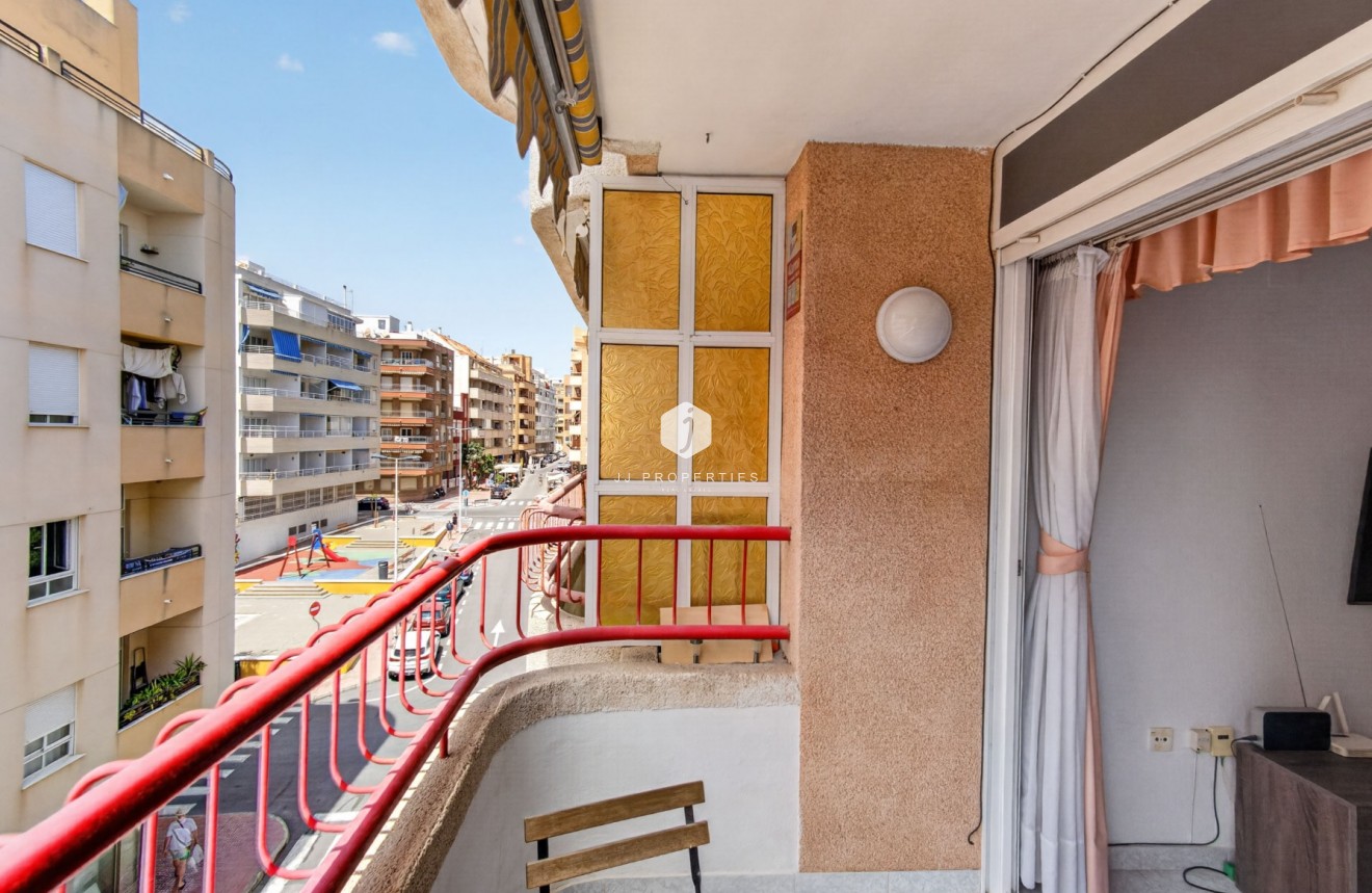 Wynajem długoterminowy - Mieszkanie w bloku -
Torrevieja - Playa del cura