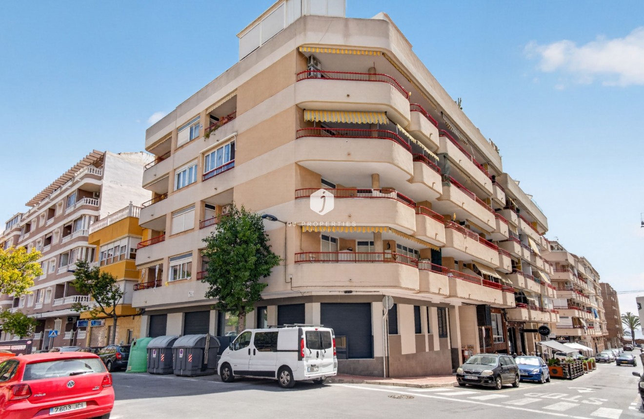 Wynajem długoterminowy - Mieszkanie w bloku -
Torrevieja - Playa del cura