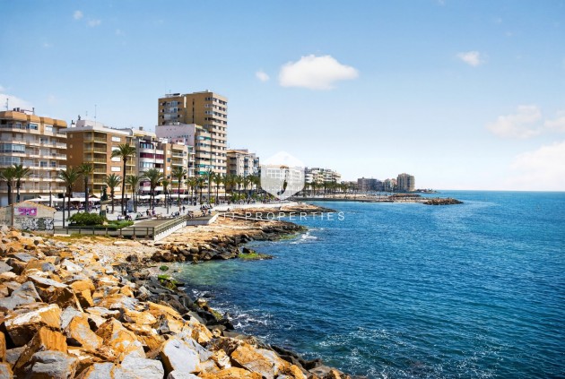 Wynajem długoterminowy - Mieszkanie w bloku -
Torrevieja - Playa del cura