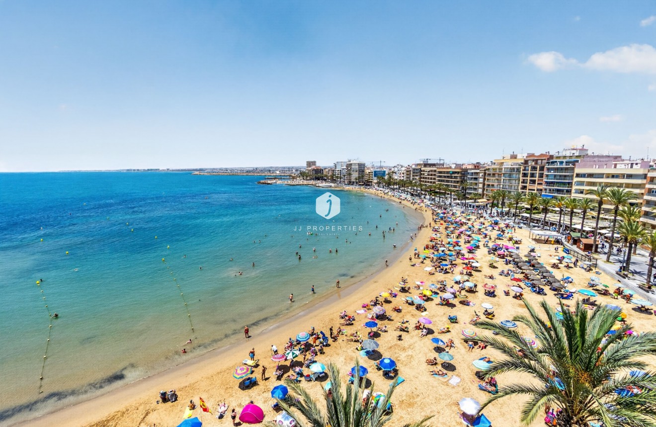 Wynajem długoterminowy - Mieszkanie w bloku -
Torrevieja - Playa del cura