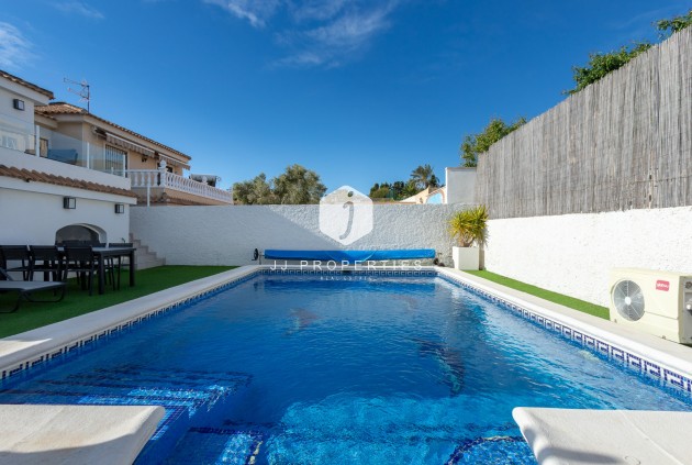 Z drugiej ręki - Villa -
Los Balcones - Costa Blanca