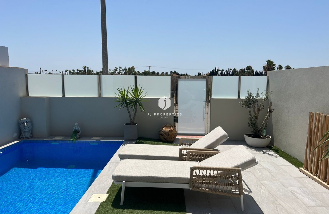 Aus zweiter Hand - Villa -
Daya Vieja - Costa Blanca