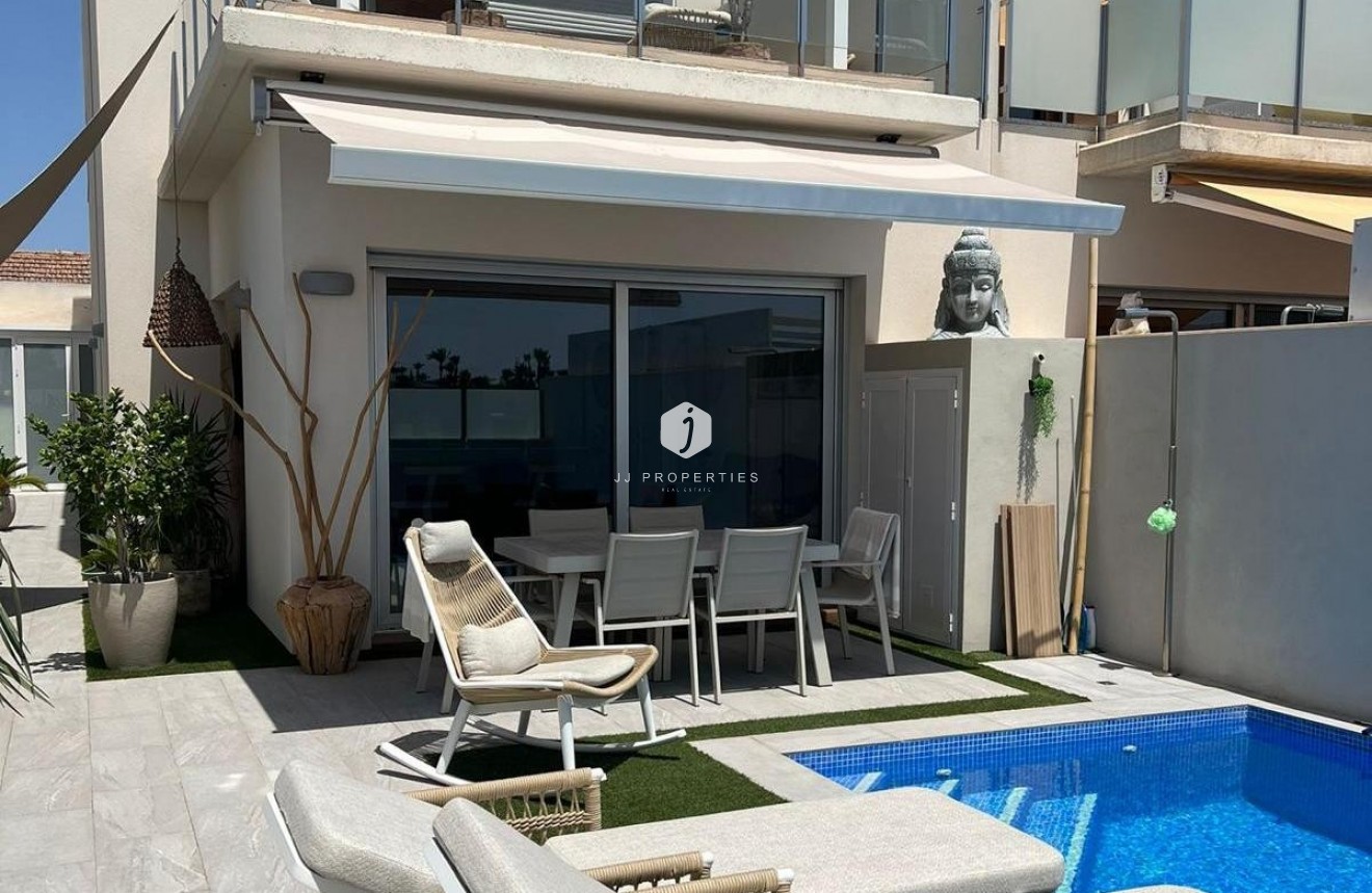 Aus zweiter Hand - Villa -
Daya Vieja - Costa Blanca