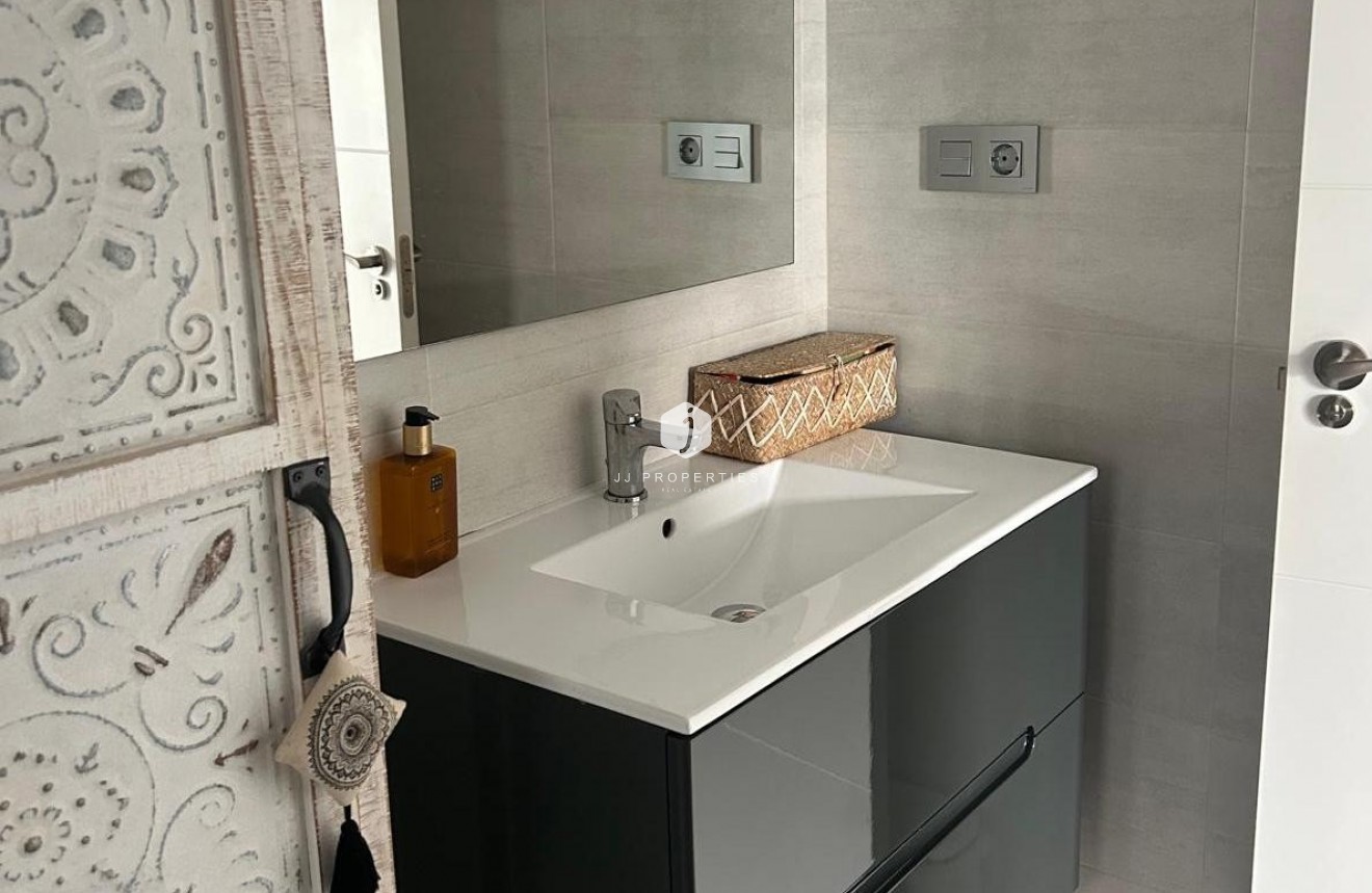 Aus zweiter Hand - Villa -
Daya Vieja - Costa Blanca