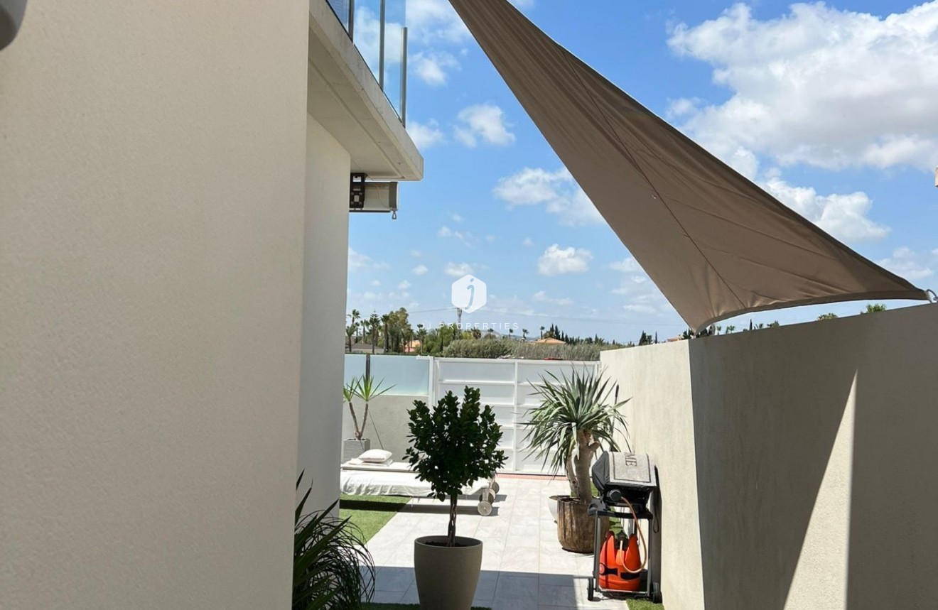 Aus zweiter Hand - Villa -
Daya Vieja - Costa Blanca