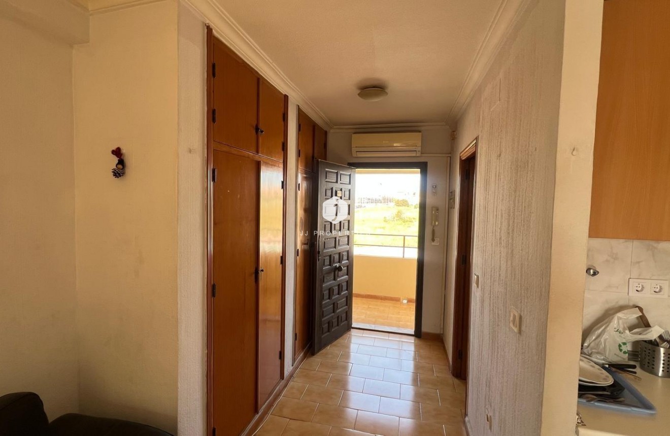 Resale - Apartment / flat -
Torrevieja - Miramar - Torre Del Moro
