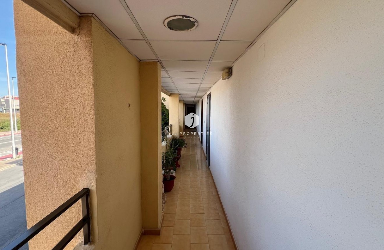 Resale - Apartment / flat -
Torrevieja - Miramar - Torre Del Moro