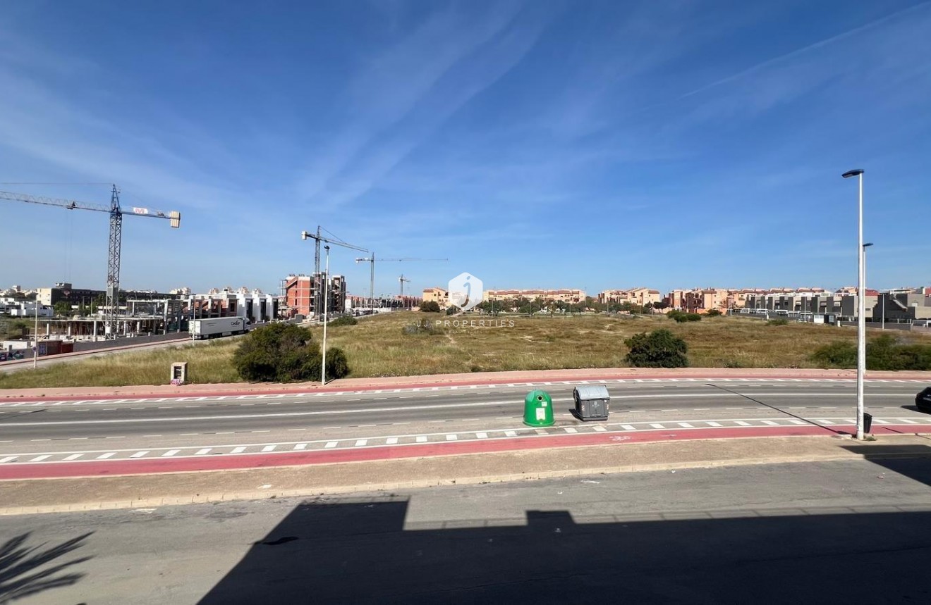 Resale - Apartment / flat -
Torrevieja - Miramar - Torre Del Moro