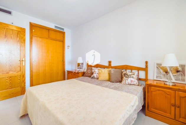 Z drugiej ręki - Mieszkanie w bloku -
Torrevieja - Centro