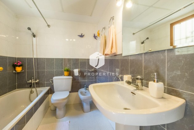 Z drugiej ręki - Mieszkanie w bloku -
Torrevieja - Centro