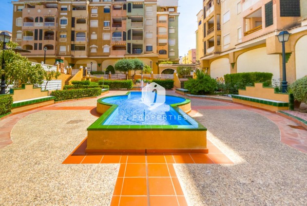 Z drugiej ręki - Mieszkanie w bloku -
Torrevieja - Centro