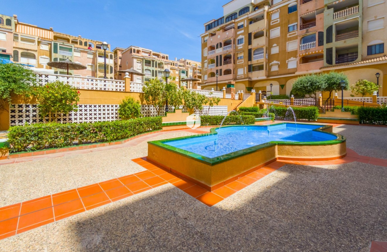 Z drugiej ręki - Mieszkanie w bloku -
Torrevieja - Centro
