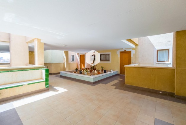 Z drugiej ręki - Mieszkanie w bloku -
Torrevieja - Centro