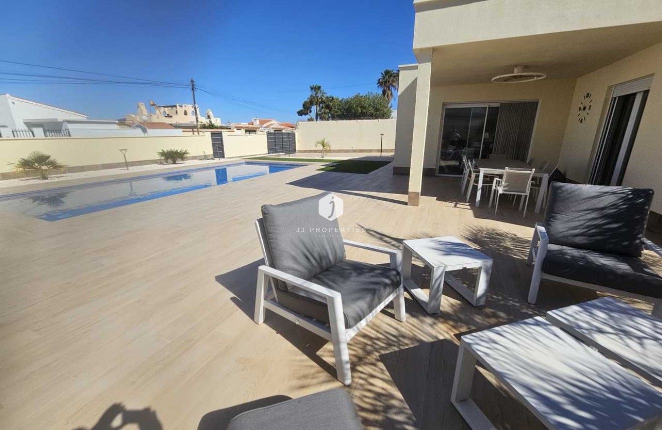Resale - Villa -
Torrevieja - Costa Blanca