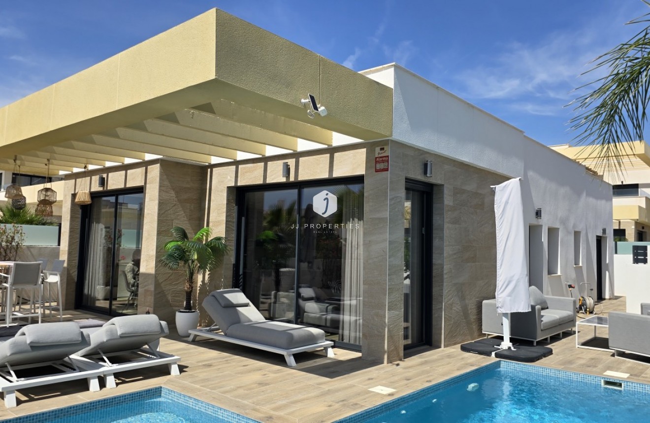 Segunda mano - Villa -
Los Montesinos - Costa Blanca