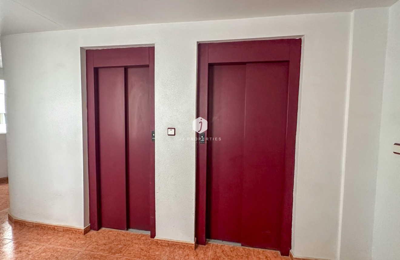 Z drugiej ręki - Mieszkanie w bloku -
Torrevieja - Costa Blanca