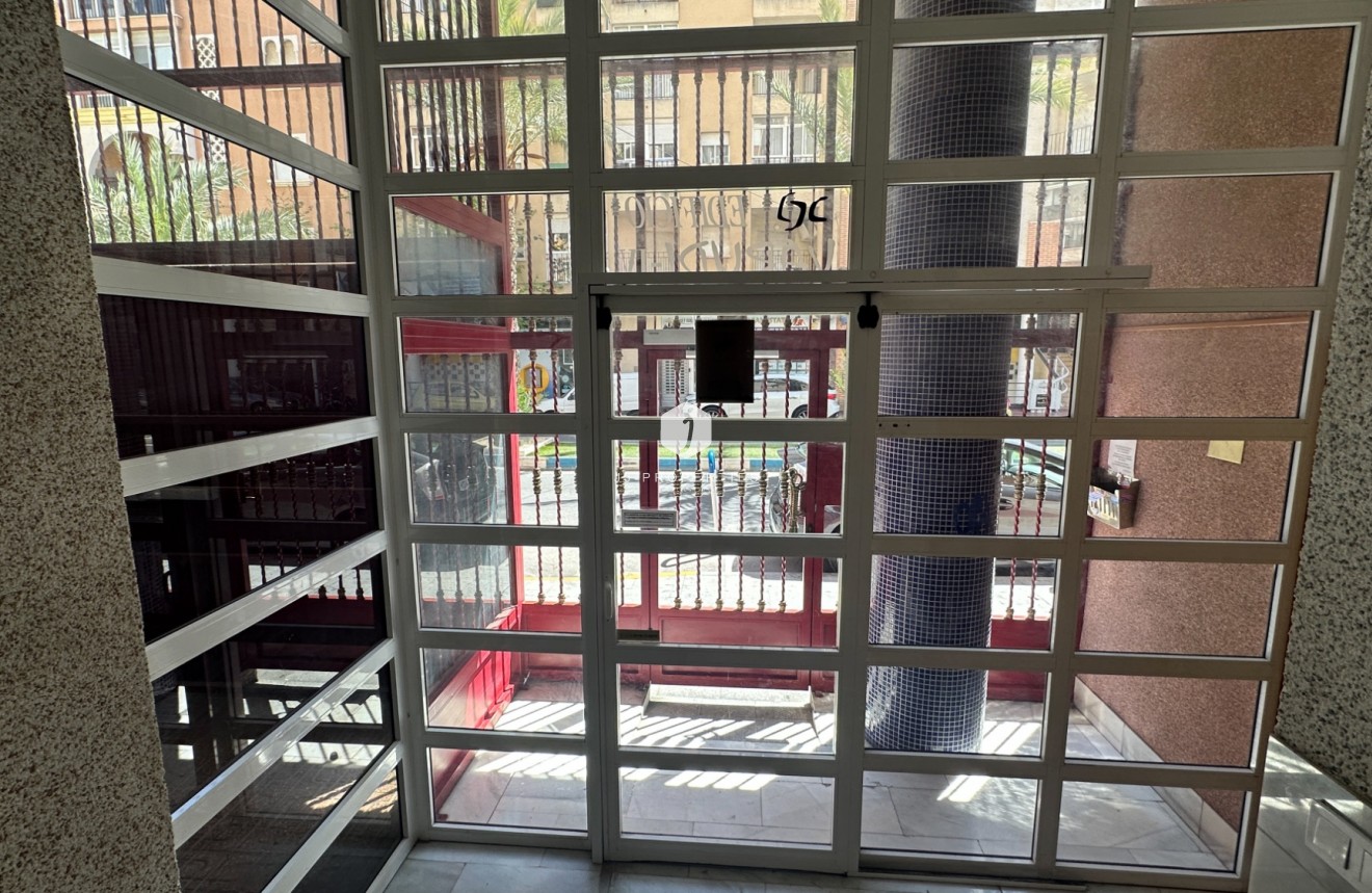 Z drugiej ręki - Mieszkanie w bloku -
Torrevieja - Costa Blanca