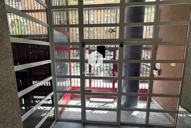 Z drugiej ręki - Mieszkanie w bloku -
Torrevieja - Costa Blanca