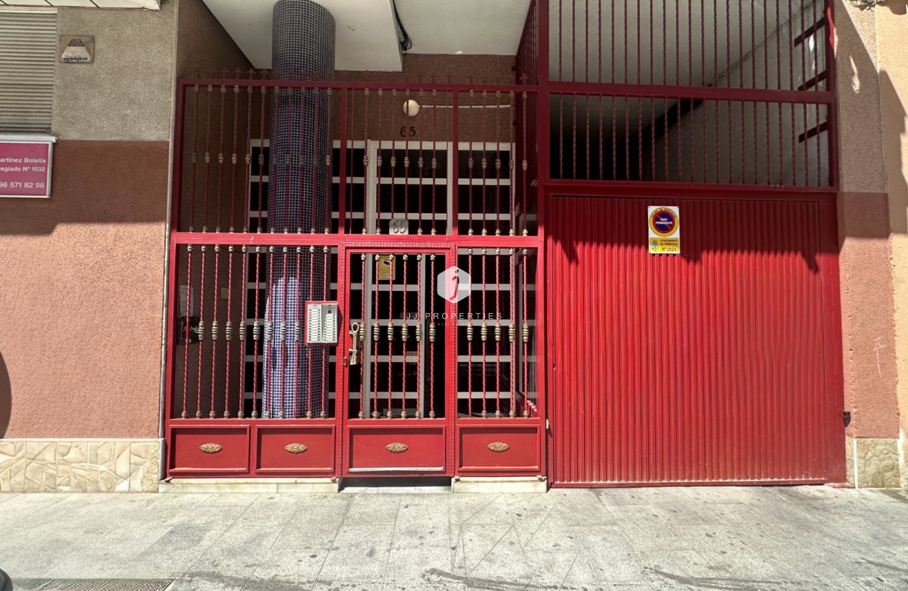 Z drugiej ręki - Mieszkanie w bloku -
Torrevieja - Costa Blanca