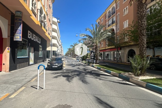 Z drugiej ręki - Mieszkanie w bloku -
Torrevieja - Costa Blanca