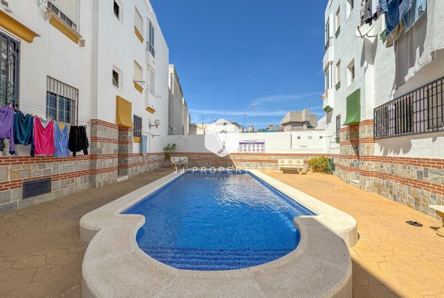 Z drugiej ręki - Mieszkanie w bloku -
Torrevieja - Costa Blanca