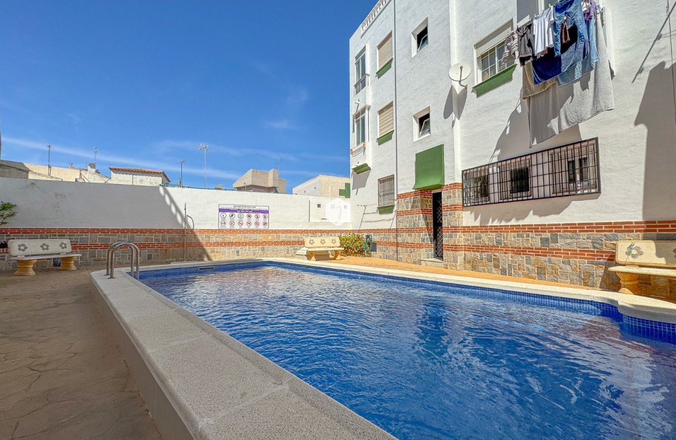 Z drugiej ręki - Mieszkanie w bloku -
Torrevieja - Costa Blanca