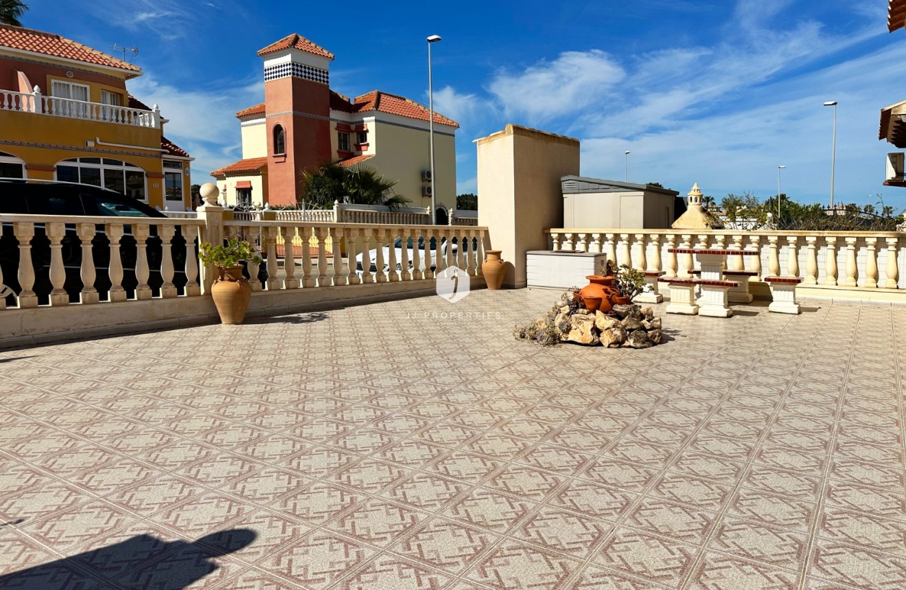 Aus zweiter Hand - Chalet -
Orihuela Costa - Costa Blanca