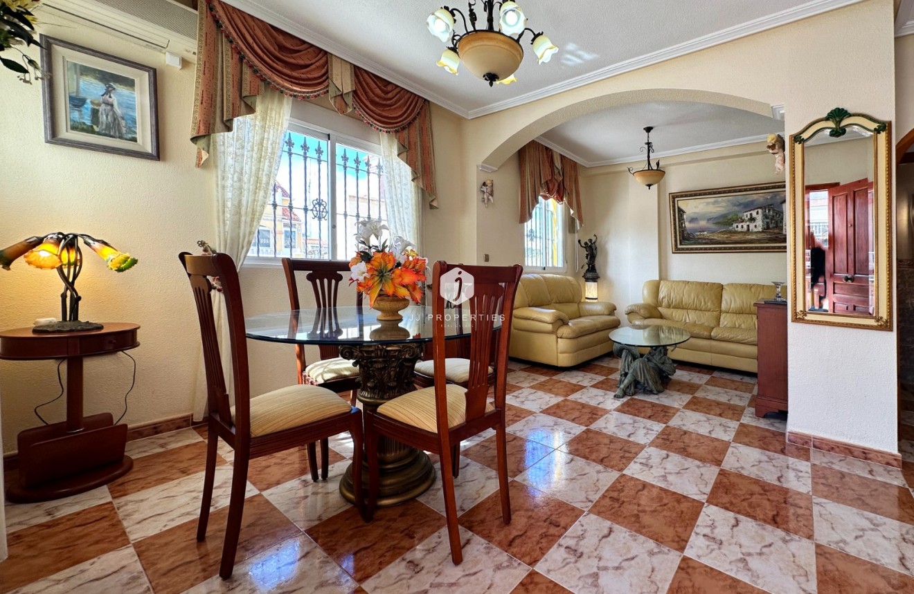 Aus zweiter Hand - Chalet -
Orihuela Costa - Costa Blanca