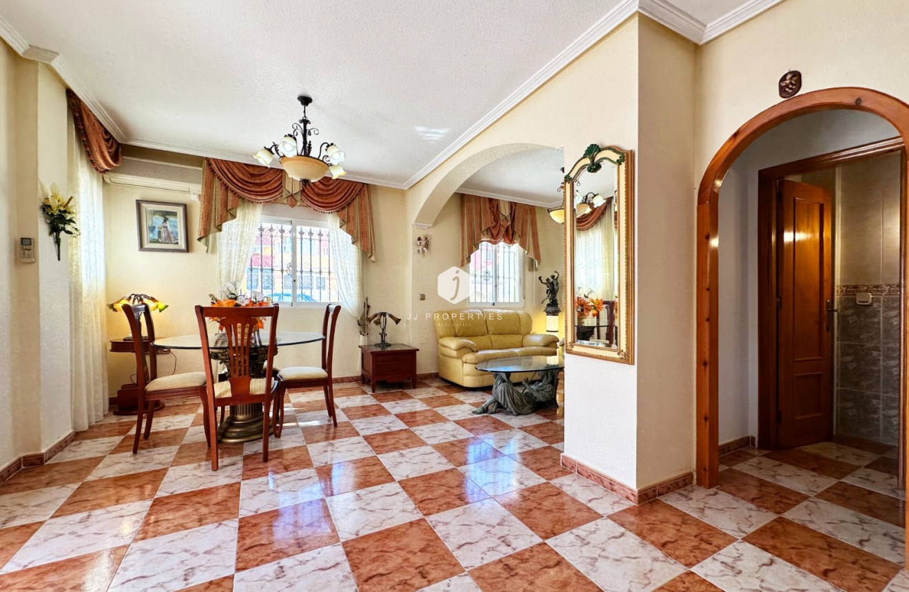 Aus zweiter Hand - Chalet -
Orihuela Costa - Costa Blanca