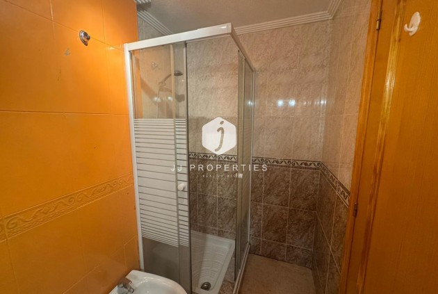 Z drugiej ręki - Mieszkanie w bloku -
Torrevieja - Costa Blanca