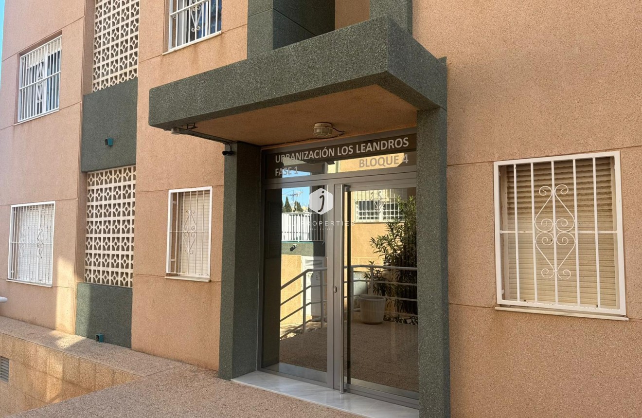 Z drugiej ręki - Mieszkanie w bloku -
Torrevieja - Costa Blanca