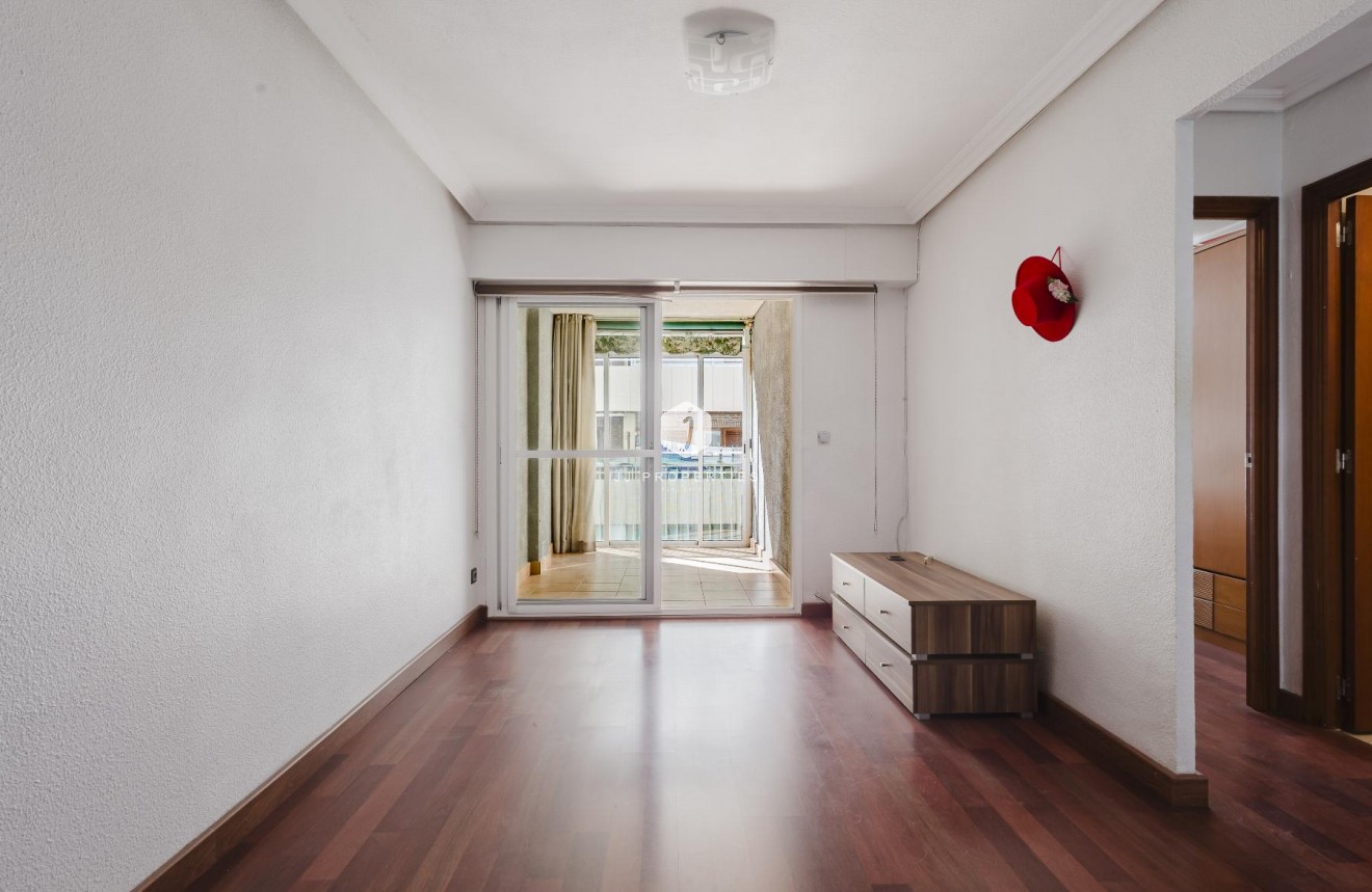 Z drugiej ręki - Mieszkanie w bloku -
Torrevieja - Costa Blanca