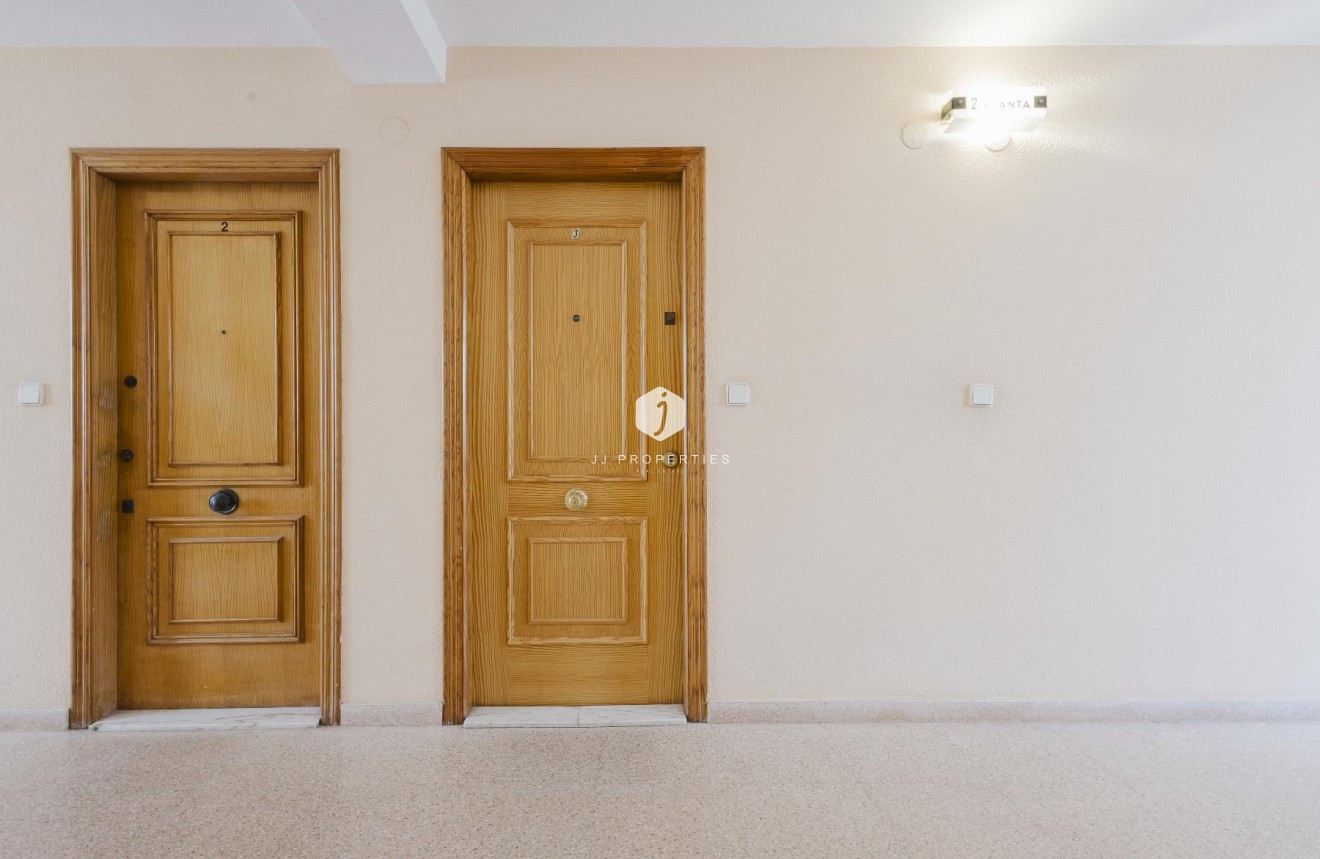 Z drugiej ręki - Mieszkanie w bloku -
Torrevieja - Costa Blanca