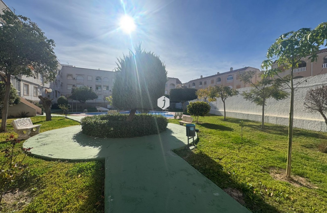 Z drugiej ręki - Mieszkanie w bloku -
Torrevieja - Costa Blanca