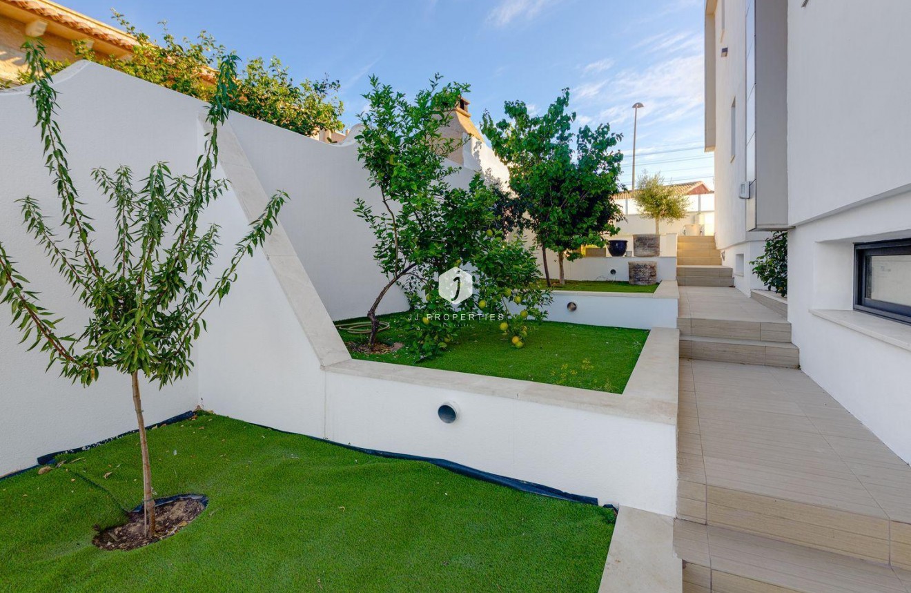 Aus zweiter Hand - Villa -
Torrevieja - Costa Blanca