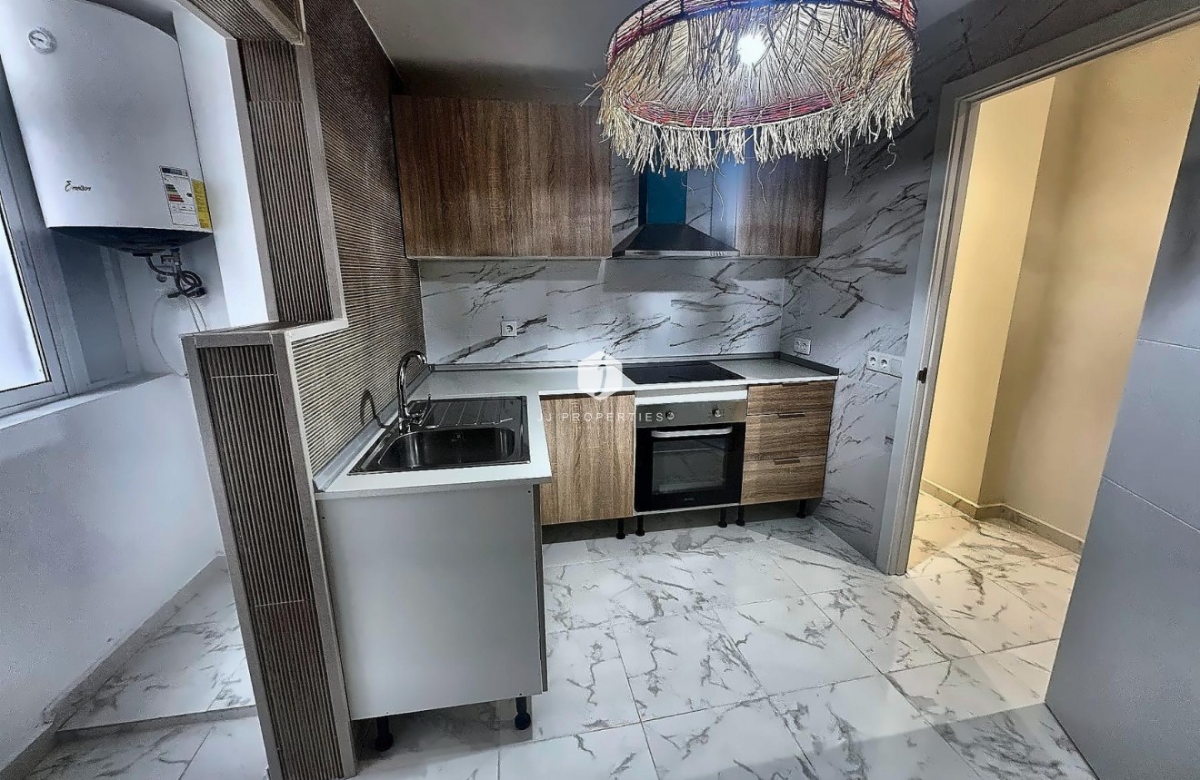 Z drugiej ręki - Mieszkanie w bloku -
Torrevieja - Costa Blanca