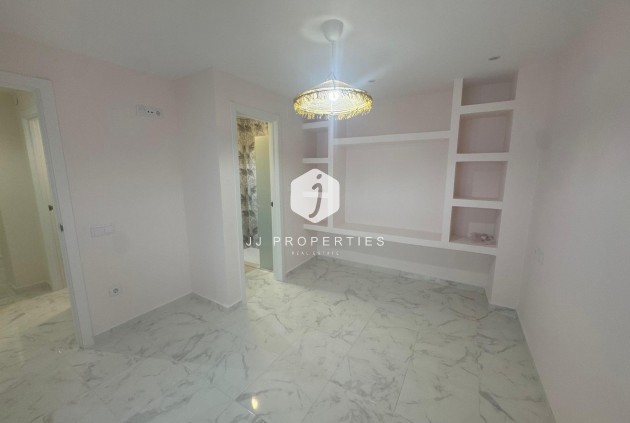 Z drugiej ręki - Mieszkanie w bloku -
Torrevieja - Costa Blanca