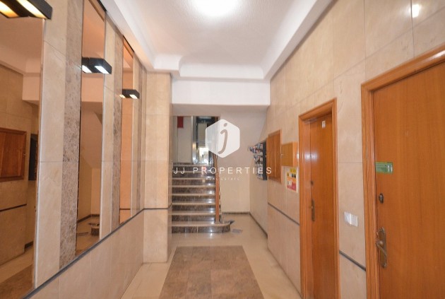 Segunda mano - Apartamento / piso -
Torrevieja - Centro