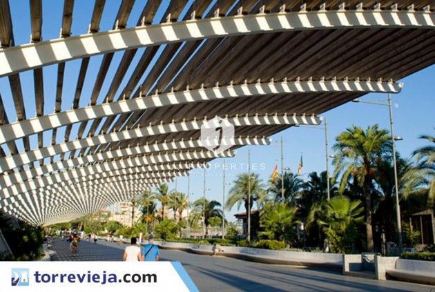 Segunda mano - Apartamento / piso -
Torrevieja - Centro