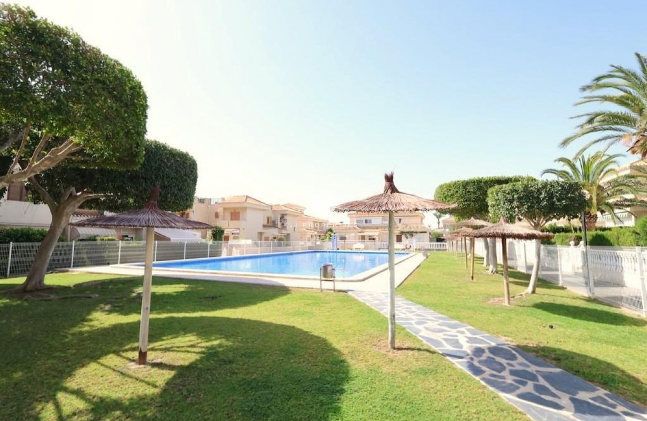 Z drugiej ręki - Mieszkanie w bloku -
Orihuela Costa - Costa Blanca