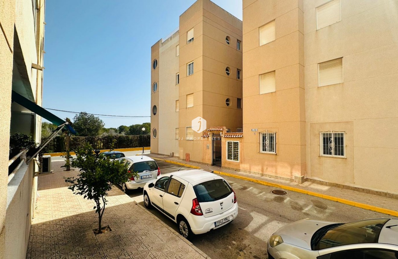 Z drugiej ręki - Mieszkanie w bloku -
Torrevieja - Costa Blanca