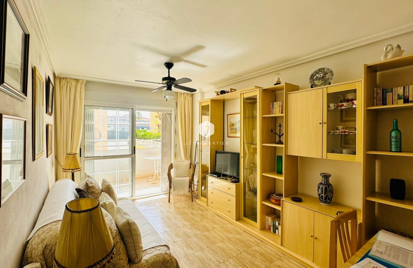 Z drugiej ręki - Mieszkanie w bloku -
Torrevieja - Costa Blanca