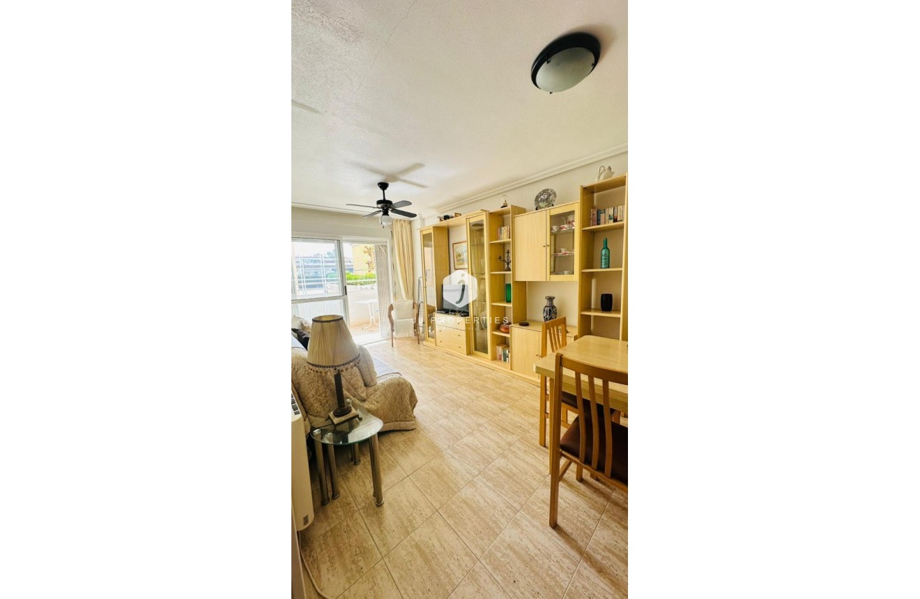 Z drugiej ręki - Mieszkanie w bloku -
Torrevieja - Costa Blanca