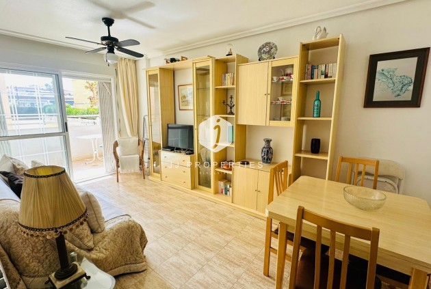 Z drugiej ręki - Mieszkanie w bloku -
Torrevieja - Costa Blanca