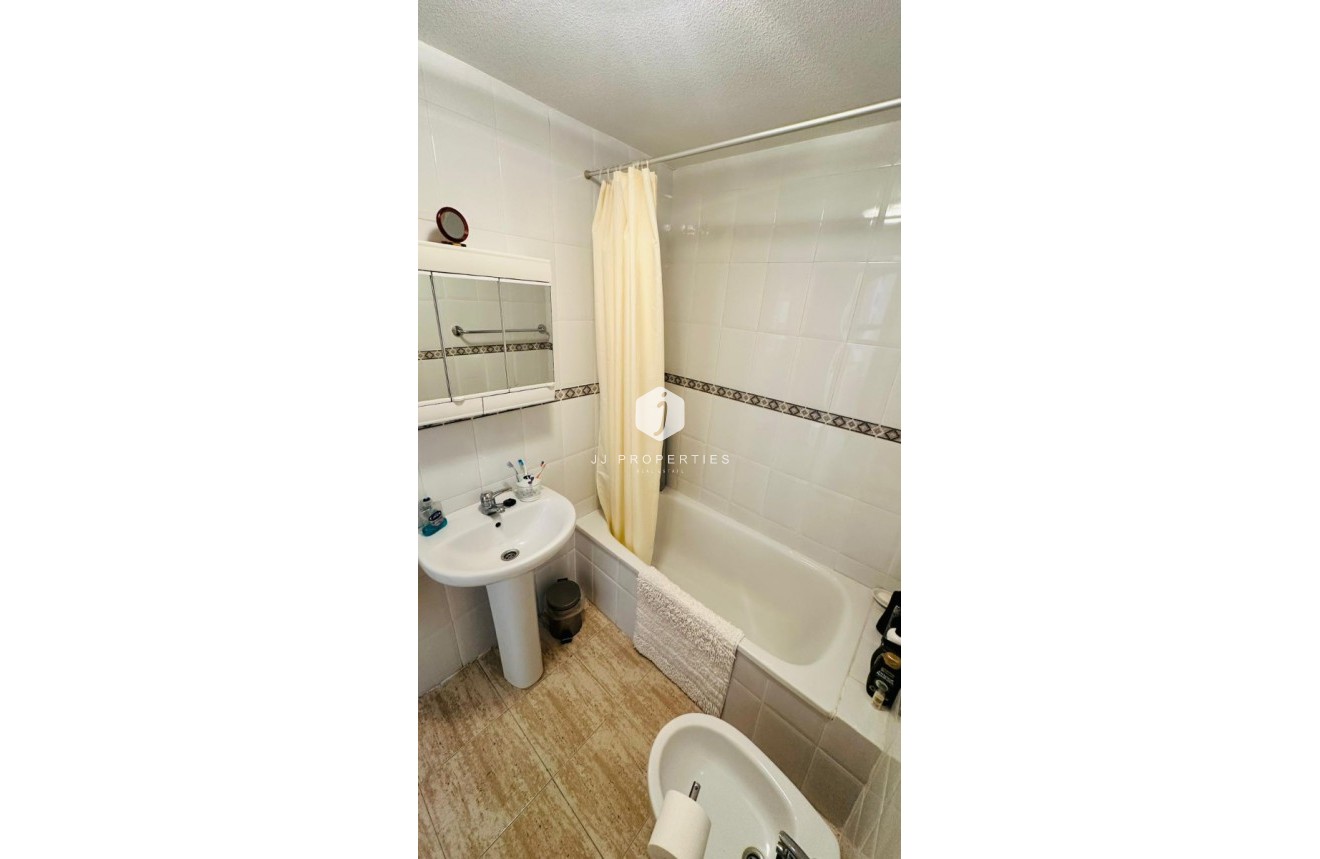 Z drugiej ręki - Mieszkanie w bloku -
Torrevieja - Costa Blanca