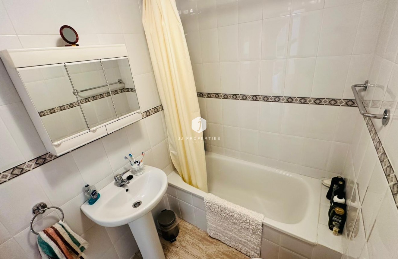 Z drugiej ręki - Mieszkanie w bloku -
Torrevieja - Costa Blanca