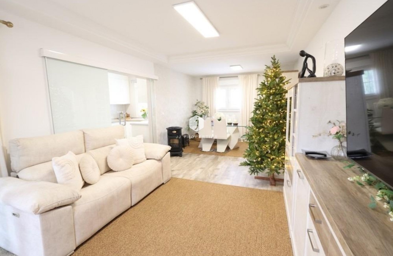 Z drugiej ręki - Villa -
San Miguel de Salinas - Inland