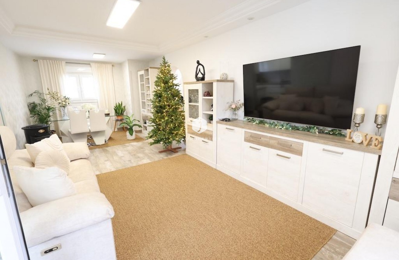 Z drugiej ręki - Villa -
San Miguel de Salinas - Inland