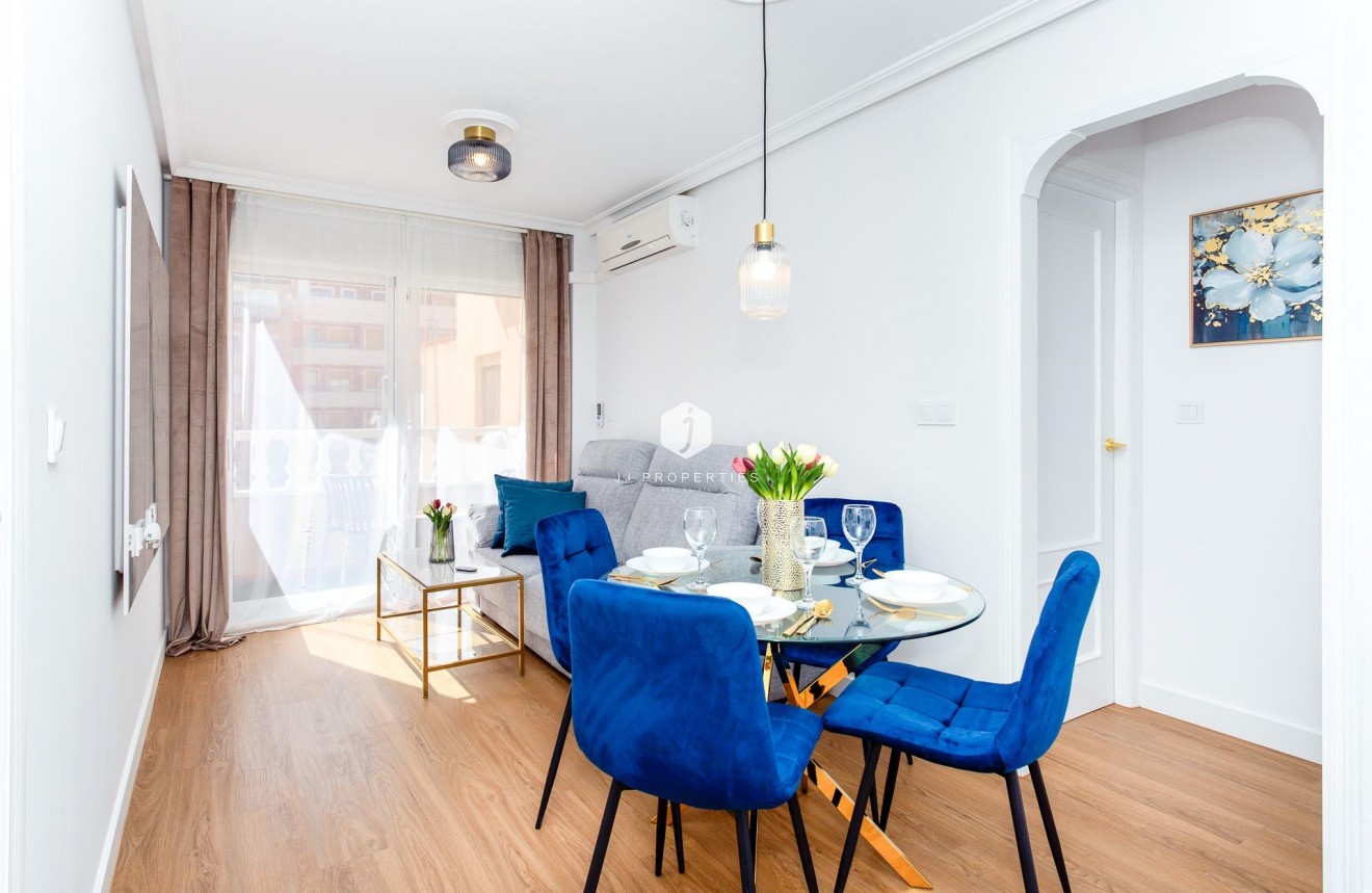 Z drugiej ręki - Mieszkanie w bloku -
Torrevieja - Centro