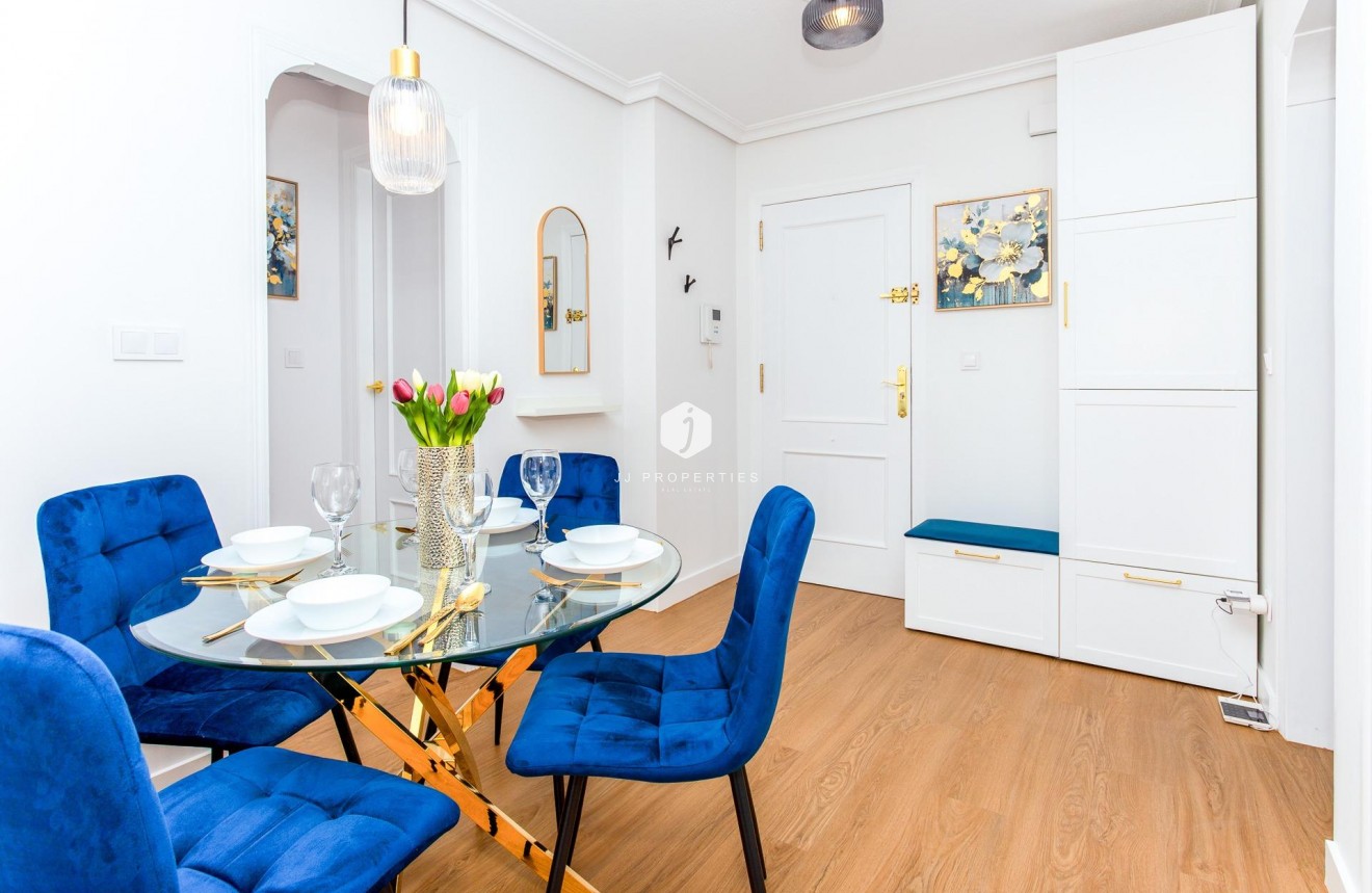 Z drugiej ręki - Mieszkanie w bloku -
Torrevieja - Centro